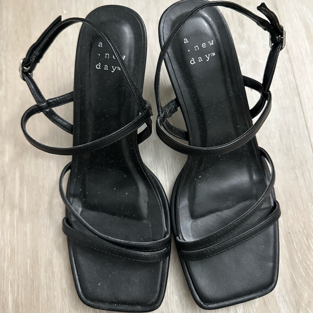 Black Minimal Strappy Square-Toe kitten heels